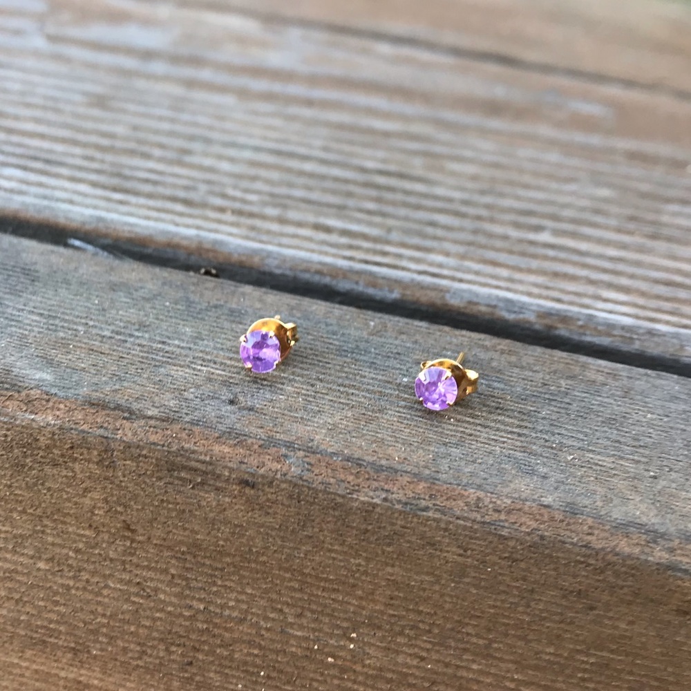 Love U Stud Earrings - Picture 4 of 5